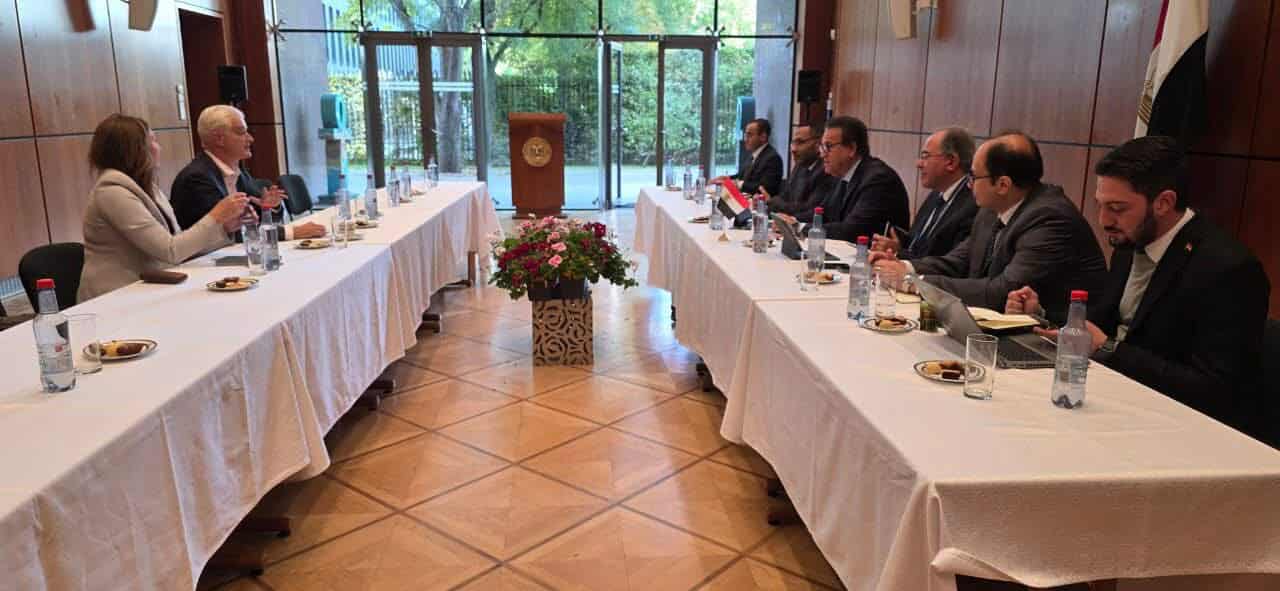 وزير الصحة يلتقى وفد «سيمنز هيلثينيرز» لتعزيز التعاون الصحى