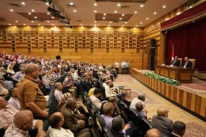 لتحسين البيئة التعليمية.. محافظ المنيا يناقش التحديات بالمدارس