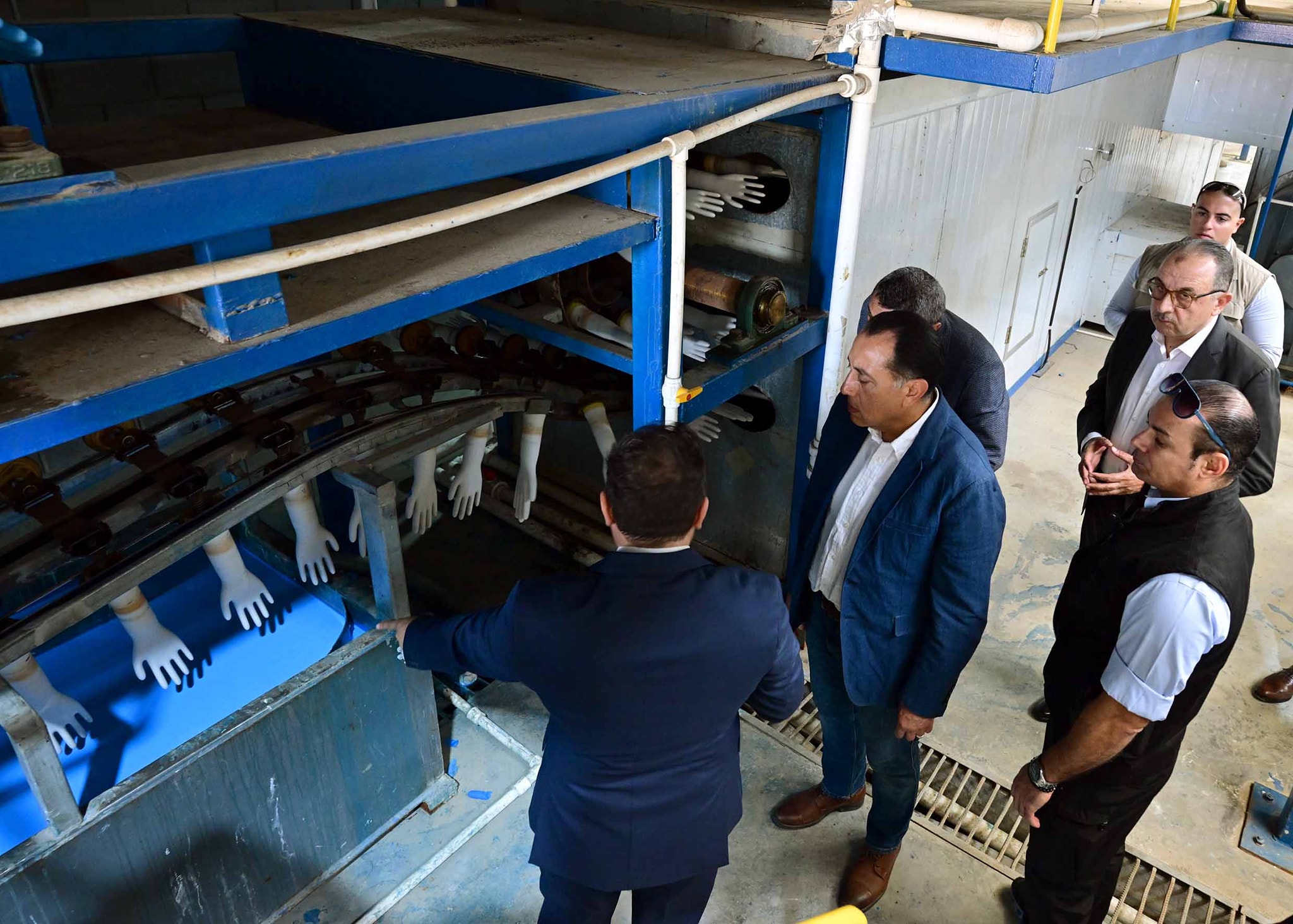 مدبولي يشهد افتتاح مصنع “سيناي” لإنتاج القفازات الطبية