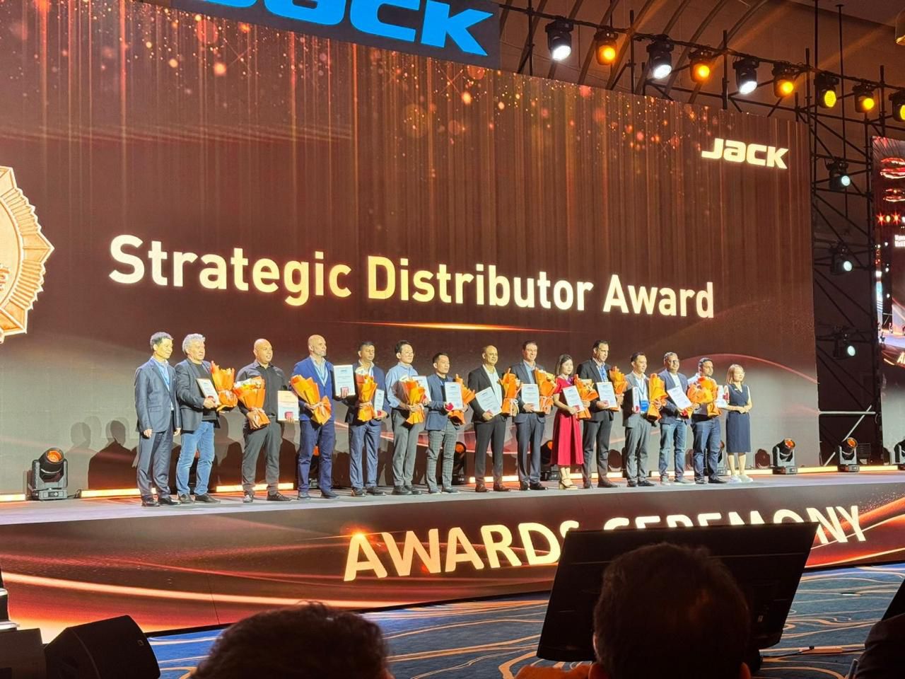 سكر لماكينات الخياطة تحصد ٥ جوائز في فعاليات عالمية بالصين