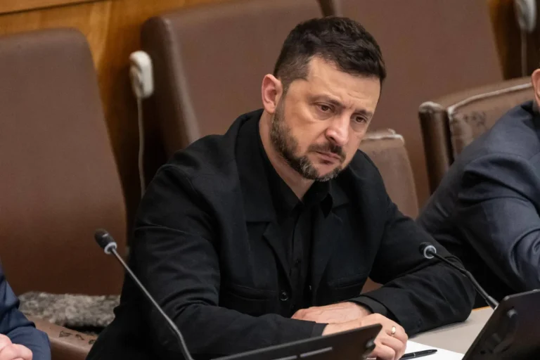 زيلينسكي: الضغط على موسكو مفتاح إنهاء الحرب ومستعد للمشاركة في قمة بودابست