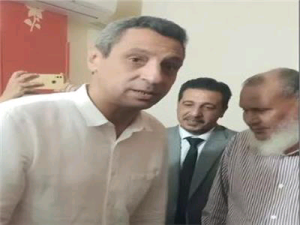 في لفتة إنسانية.. محافظ السويس يزور المسن المعتدى عليه بمنزله ويؤكد: كرامة المواطن خط أحمر