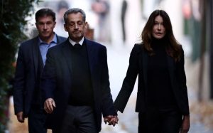 ساركوزي يبدأ تنفيذ حكم بالسجن 5 سنوات بتهمة تمويل حملته الانتخابية من ليبيا