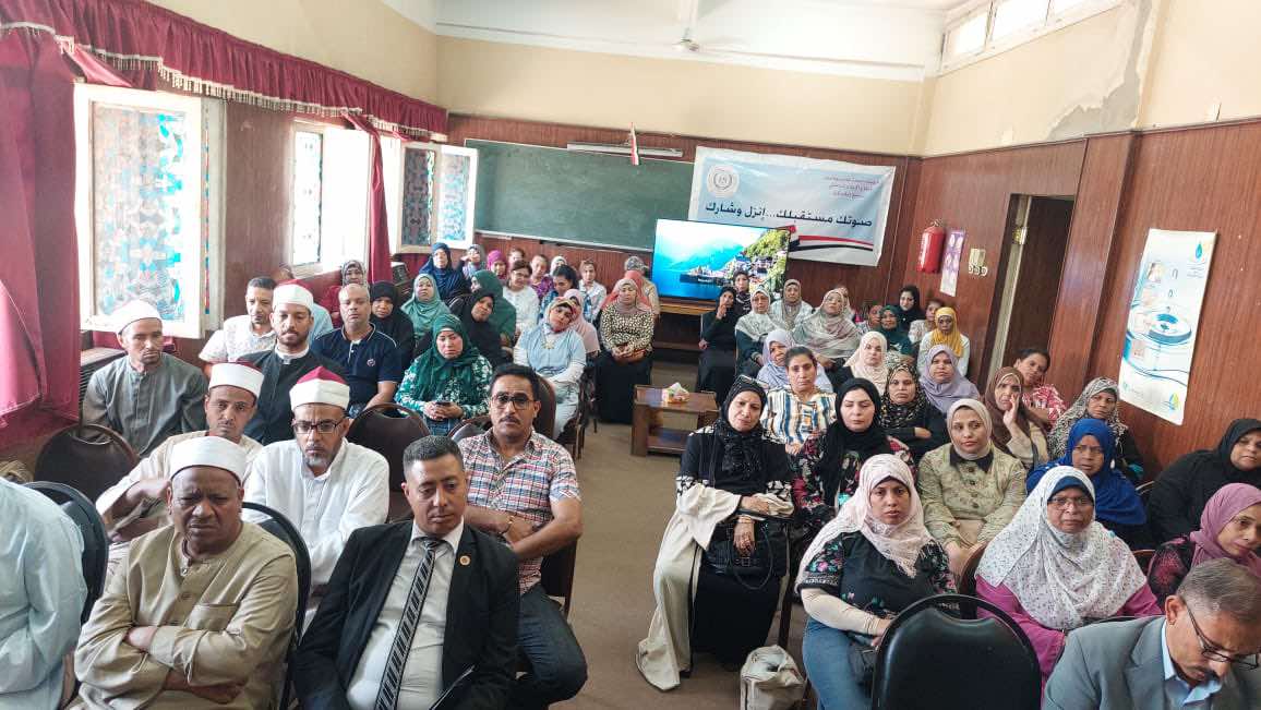 سكك حديد مصر تواصل توعية المواطنين بقنا للحفاظ على المرافق العامة