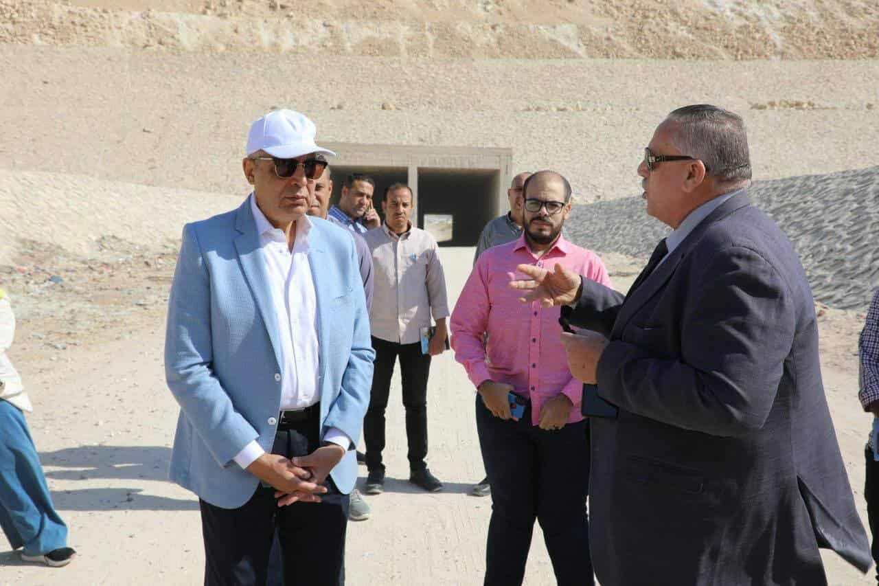 استعدادًا لفصل الشتاء.. محافظ المنيا يتفقد مخر سيل “البرشاوي – الضبع” على الطريق الصحراوي الشرقي بملوي