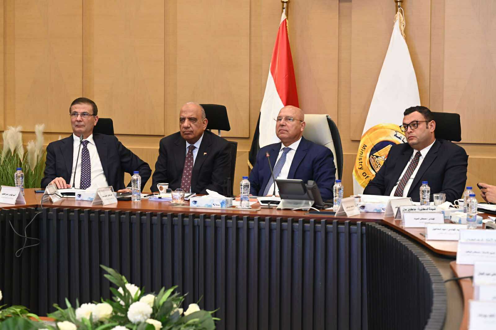 قرارات جديدة لتيسير الاستثمار الصناعي وتسريع إجراءات التسجيل في قطاع الأعلاف