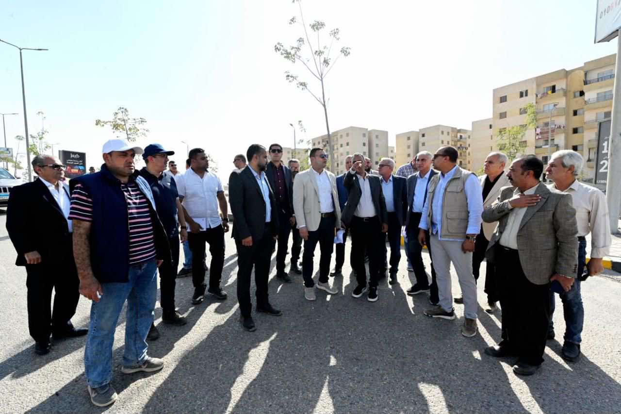 وزير الإسكان يتفقد مشروع “سكن لكل المصريين” والطرق والمحاور بالعبور الجديدة
