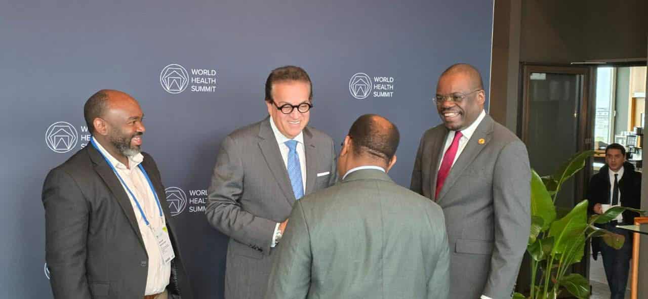 وزير الصحة يشارك في جلسة نقاشية بعنوان “سد الفجوات”