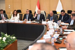 كامل الوزير يوجّه بتوسيع المدارس الفنية ودراسة جدوى الوقود البديل في صناعة الأسمنت