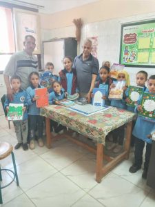 تسليم كتب دراسية جديدة لعدد 17 طالب من مصابي حادث تروسيكل ترعة منقباد بأسيوط