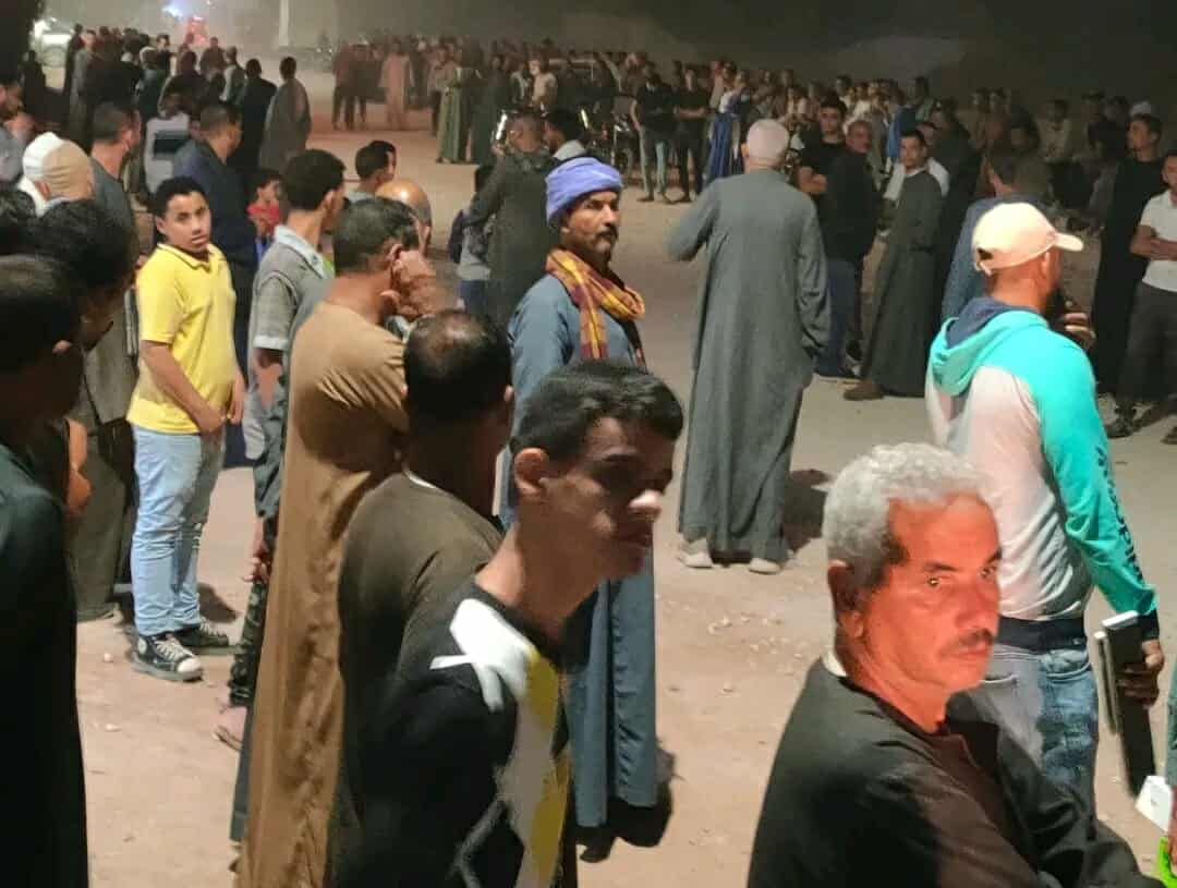 آلاف المواطنين يشيعون جنازة عامل “بئر المنيا” بأسيوط