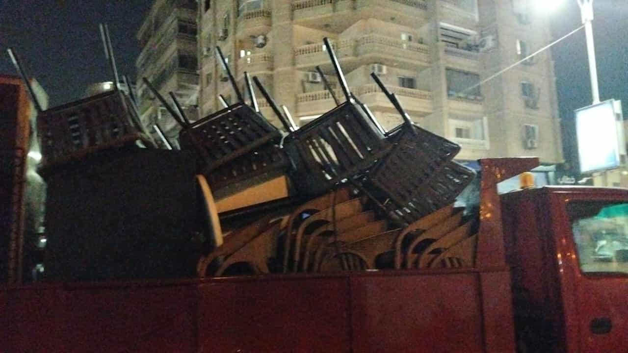 الجيزة :حملات مكثفة لرفع إشغالات المقاهي والكافيهات لشارع جزيرة العرب بالمهندسين