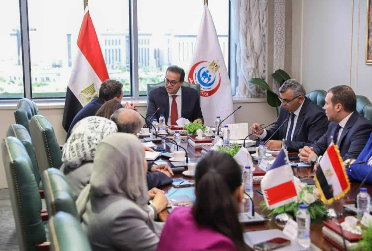 وزير الصحة يستقبل سفير فرنسا بمصر لتنفيذ خطة تقديم المساعدات الإنسانية لقطاع غزة