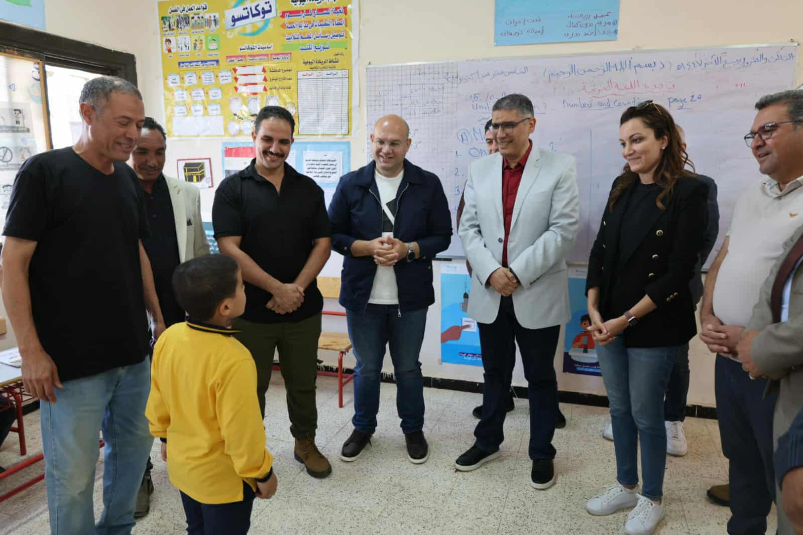 جولة تفقدية لمحافظ الجيزة بمدرسة المناجم الابتدائية في الواحات البحرية