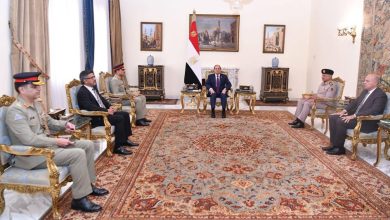 الرئيس السيسي يستقبل رئيس أركان القوات البرية الباكستانية في الاتحادية