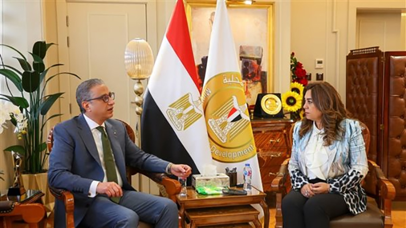وزيرة التنمية المحلية تبحث مشروعات الفيوم وتطوير المحميات