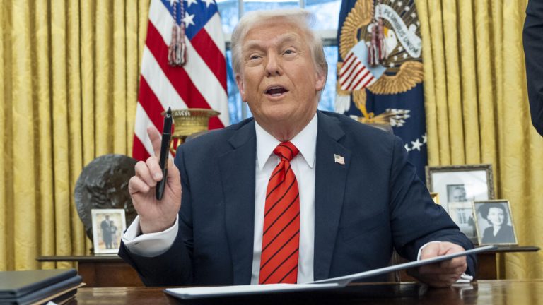 ترامب يحذّر حماس من «تدمير كامل» إذا تمسكت بالسلطة في غزة