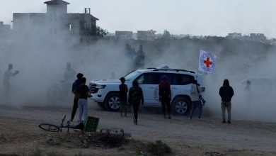 أعلنت حكومة الاحتلال الإسرائيلي، اليوم الأحد، عن دخول فريق فني مصري إلى قطاع غزة للمساعدة في البحث عن رفات الرهائن الإسرائيليين.