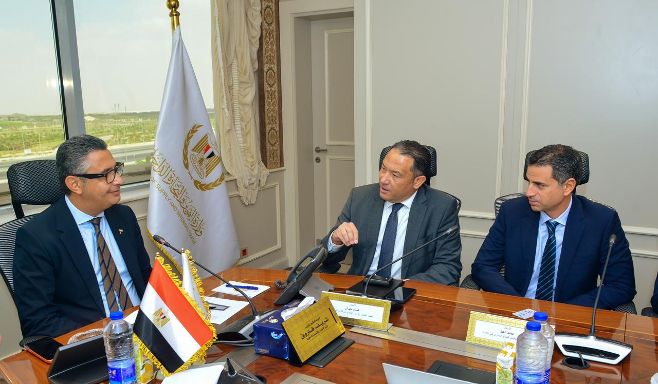 وزير التموين يبحث مع “أورانج مصر” تعزيز التعاون في الخدمات الرقمية بمشروع  “كاري أون”