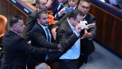 طرد نائبيْن من الكنيست بعد احتجاجهما على خطاب ترامب