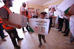 البنك الأهلي المصري يستمر في شراكته مع مؤسسة بنك الكساء المصري من خلال مبادرة “مدارس 2025”