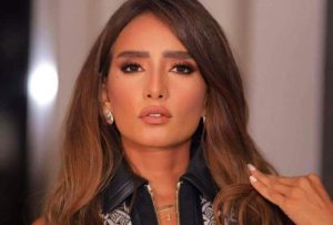 تفاصيل إصابة زينة في ركبتها قبل عرض “ورد شوكولاته”