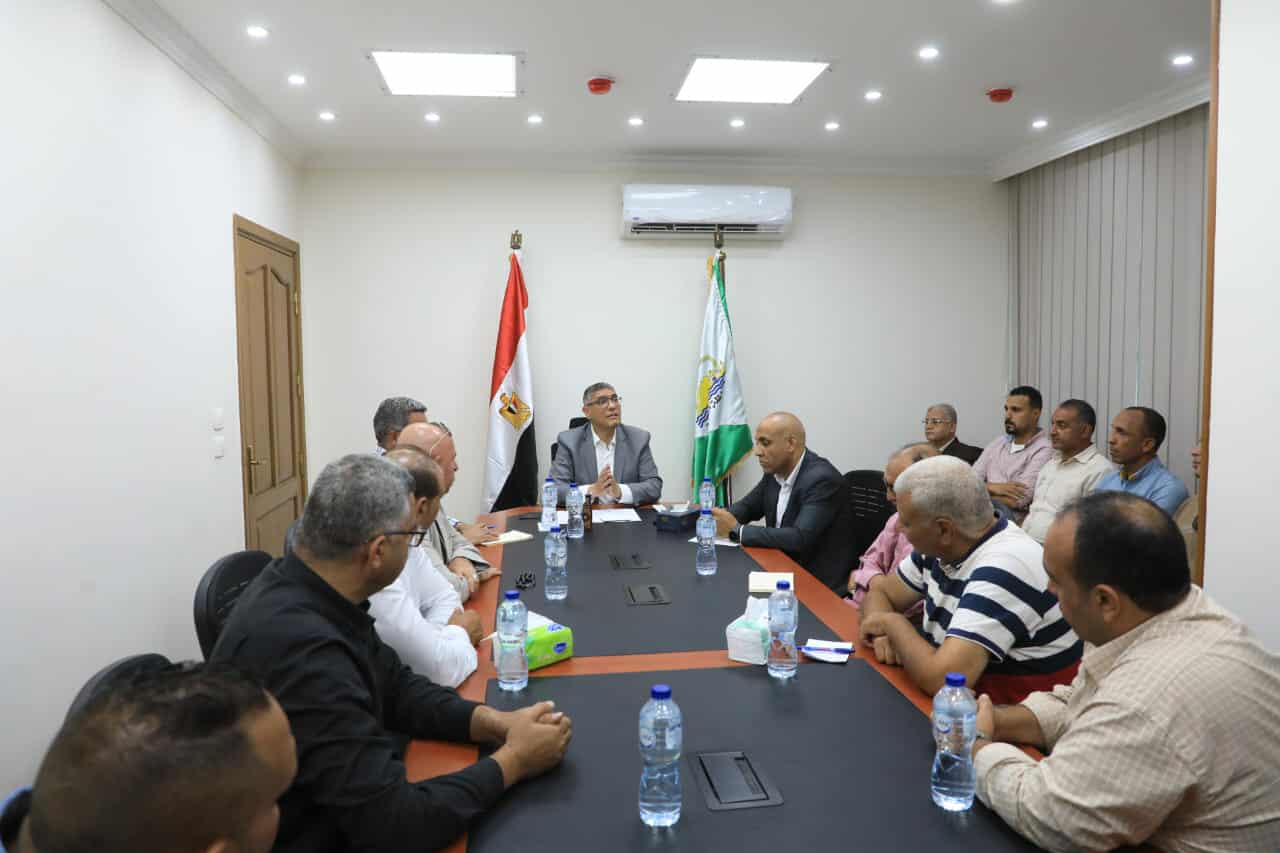 محافظ الجيزة يترأس اجتماع رؤساء الأحياء استعدادا لافتتاح المتحف المصري الكبير