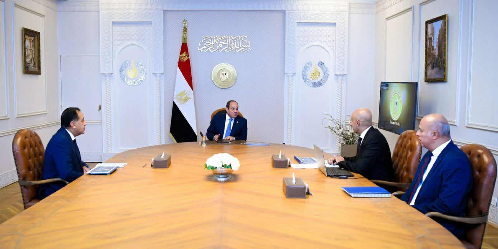 السيسي يتابع انتظام العام الدراسي الجديد ويوجه بصرف حافز 1000 جنيه للمعلمين