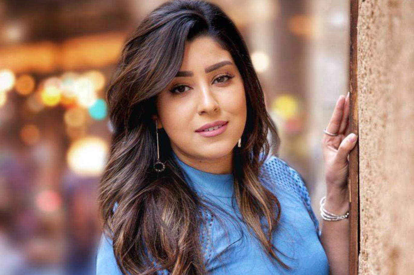 آيتن عامر توجه رسالة غامضة .. صور