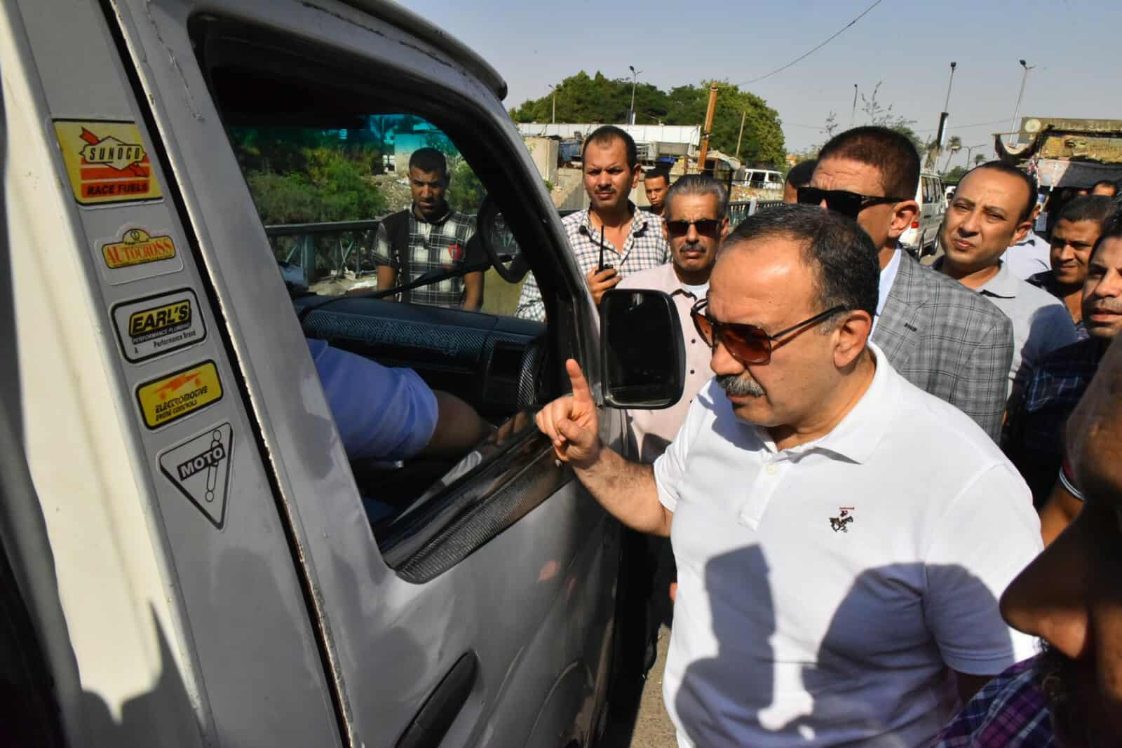 لمتابعة الالتزام بالتعريفة الجديدة.. محافظ أسيوط يتفقد مواقف السرفيس ومحطات الوقود