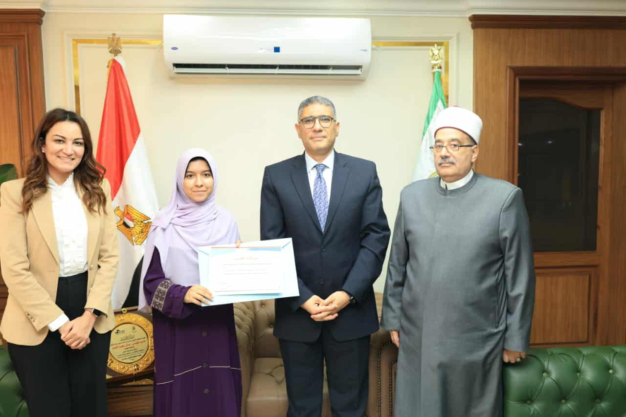 محافظ الجيزة يكرم أوائل الثانوية الأزهرية على مستوى الجمهورية