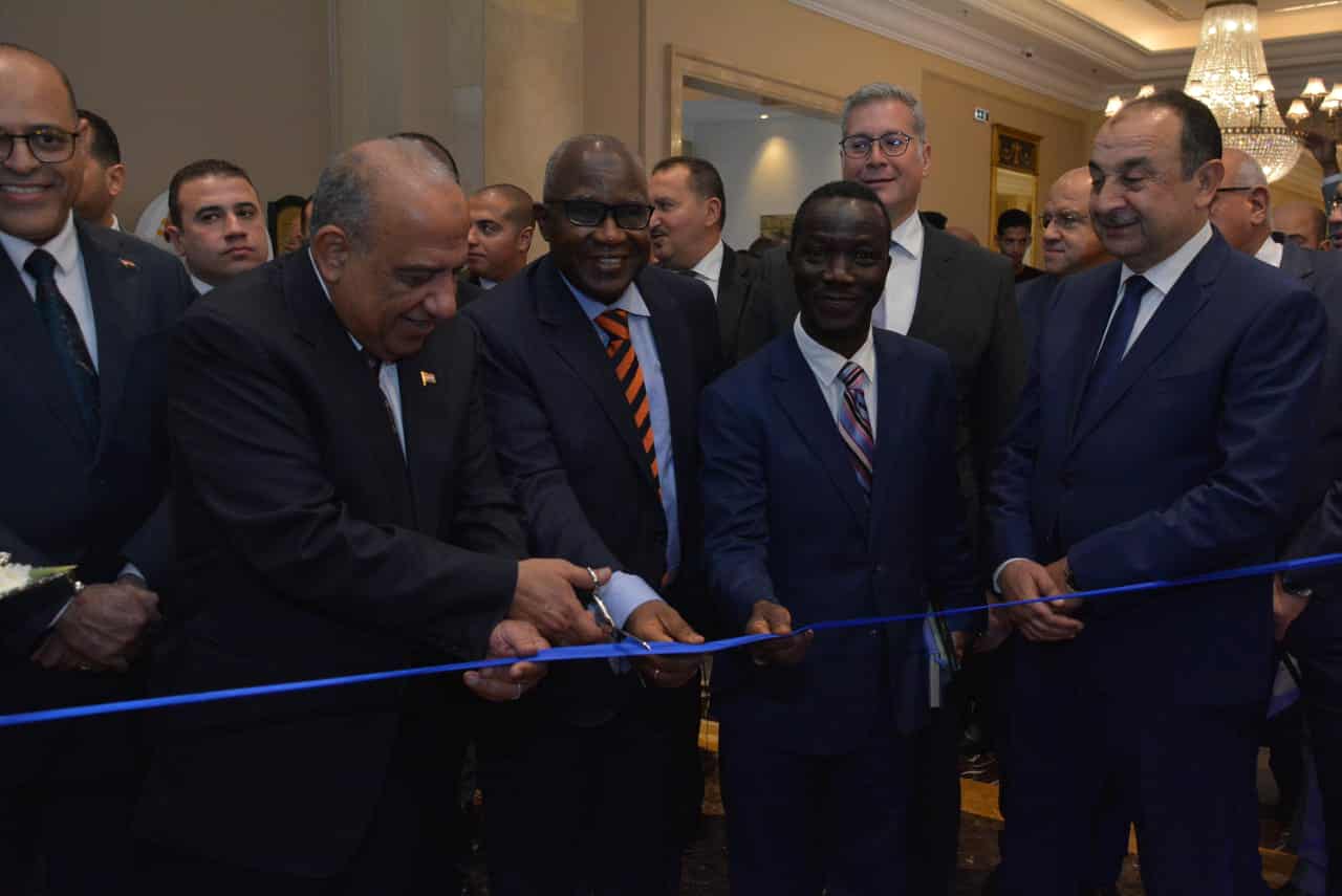 وزير الكهرباء يفتتح معرض صناعة المهمات والمعدات الكهربائية