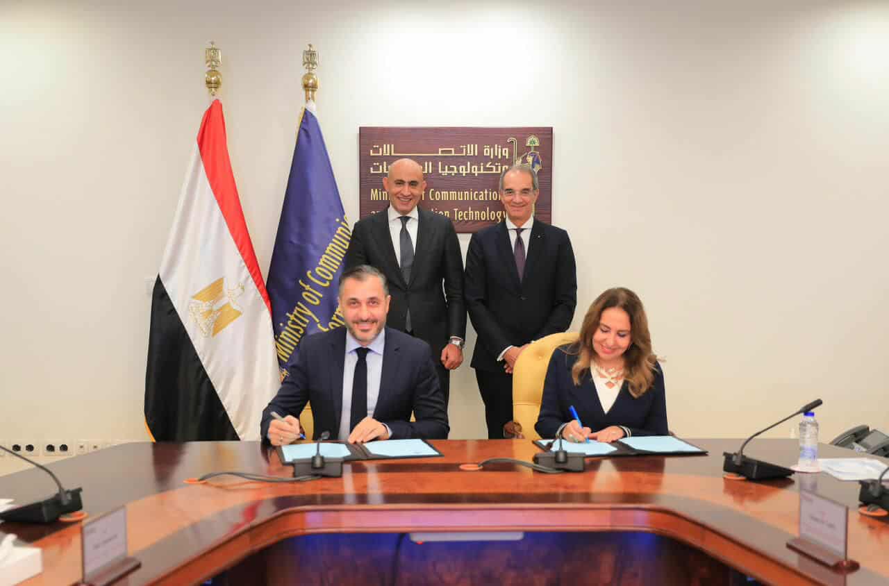 وزيرا الاتصالات والتعليم يشهدان إطلاق برنامج أكاديمية HP IDEA في مدارس WE بجميع المحافظات