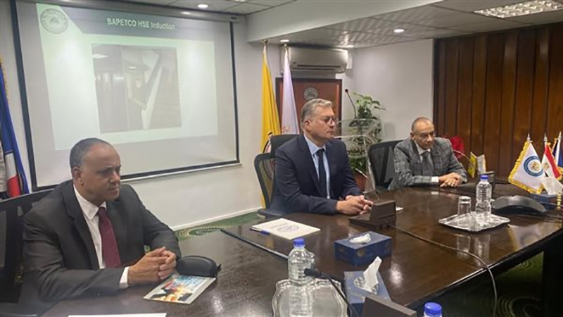 زيارة مفاجئة لوزير البترول لشركة بدرالدين يعقبها اجتماع مبكر لمتابعة خطط الإنتاج والسلامة