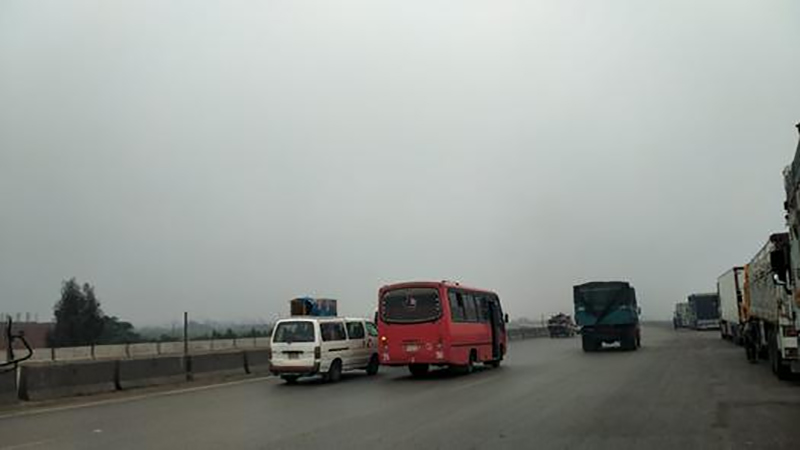 غلق طريق الإسكندرية القاهرة الصحراوي بسبب الشبورة الكثيفة