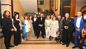 ليلى علوي تهنئ هاني رمزي بزفاف نجله