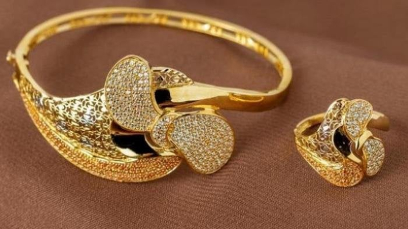 الذهب يسجّل مستوى قياسيًا جديدًا عالميًا ويتخطّى حاجز 4050 دولارًا للأونصة