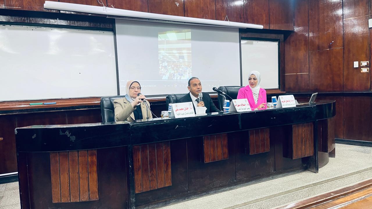 رئيس البورصة يلقي محاضرة حول أساسيات الاستثمار في أسواق الأوراق المالية