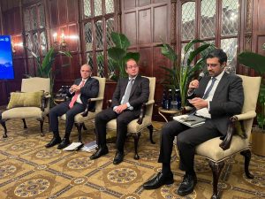 رئيس الرقابة المالية يستعرض جهود تطوير القطاع المالي غير المصرفي مع ممثلي ستاندرد تشارترد وسيتي بنك