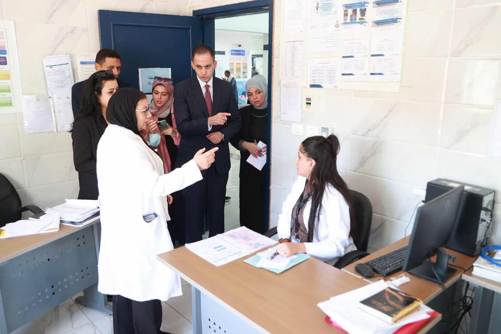 نائب وزير الصحة يتفقد مركز صحة أسرة غرب الجامعات