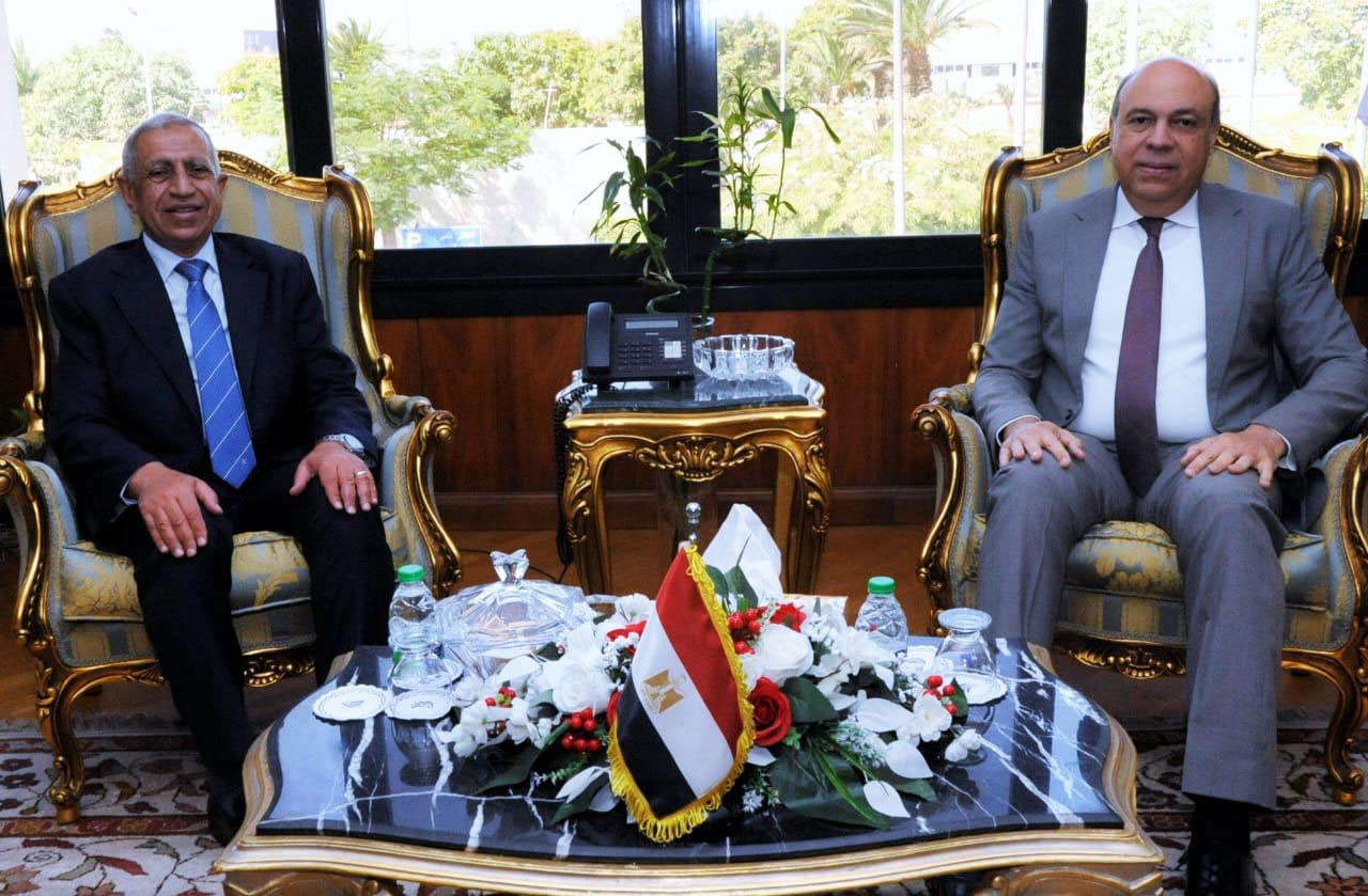 الحفني: الاستثمار في العنصر البشري ركيزة تطوير قطاع الطيران المدني