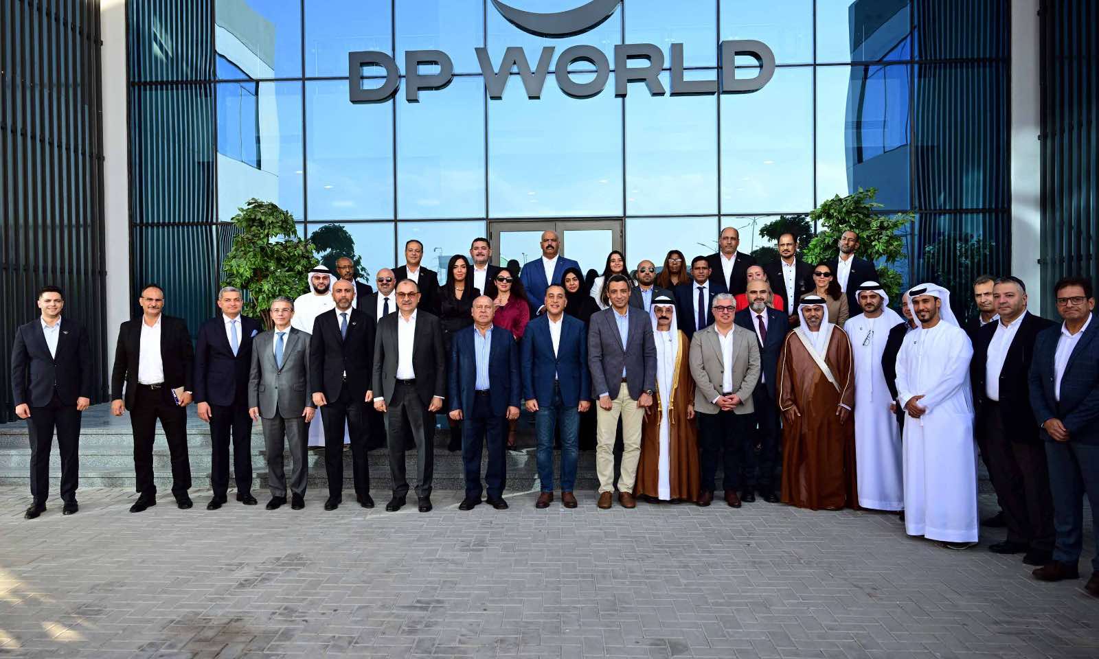 باستثمارات 85 مليون دولار.. رئيس الوزراء يفتتح مستودع موانئ دبي العالمية “مصر للخدمات اللوجستية”