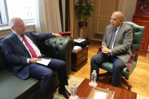 وزير الكهرباء يستقبل سفير السويد بالقاهرة لبحث التعاون فى مجالات الطاقة المتجددة