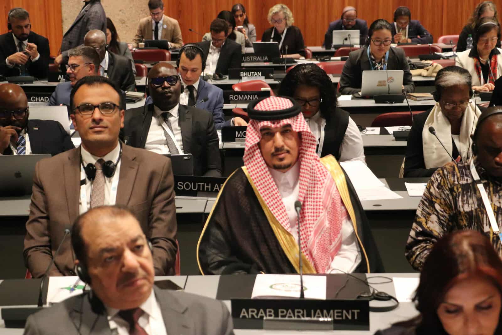 البرلمان العربي يؤكد “حماية الأطفال من التبني غير القانوني يجب أن تكون جزءًا رئيسيًا من الاستراتيجيات الوطنية لحقوق الإنسان”