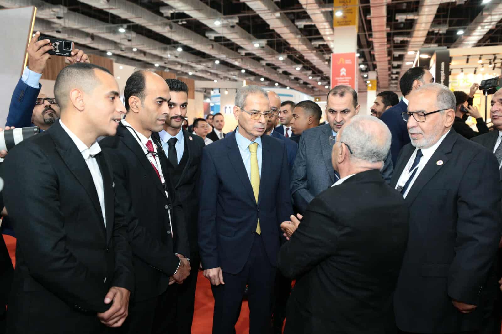 انطلاق مؤتمر ومعرض مصر للطاقة 2025 بمشاركة 17 دولة