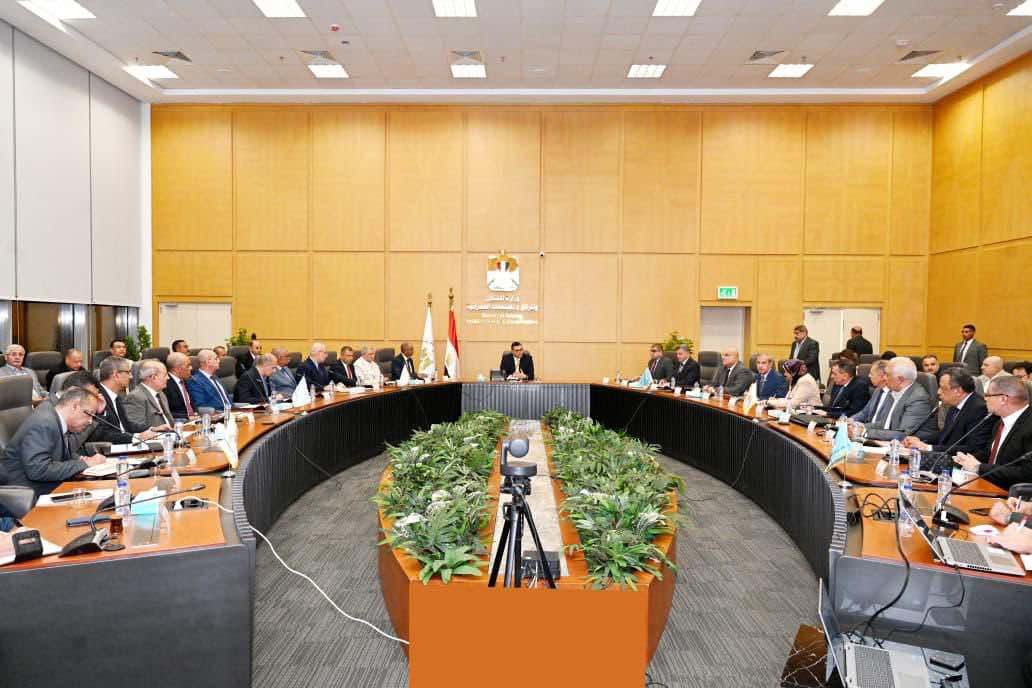 وزير الإسكان يتابع موقف مشروعات مياه الشرب والصرف الصحي ضمن المبادرة الرئاسية “حياة كريمة” بالفيوم والمنيا