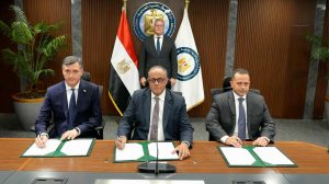 وزير البترول يشهد توقيع تمديد عقد تنمية حقل بلطيم شرق بين هيئة البترول وشركتي “إيني” و”بي بي”