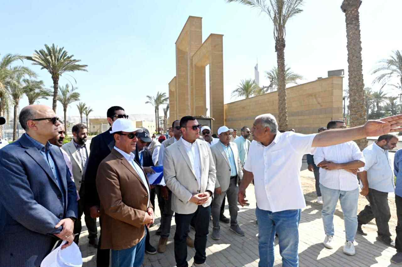 وزير الإسكان يتفقد مكونات مشروع حدائق “تلال الفسطاط”