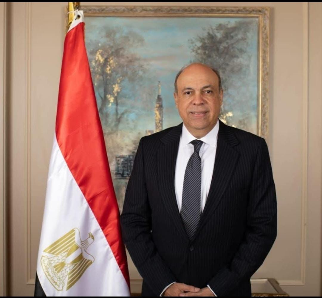 وزير الطيران المدني يهنئ الدكتور خالد العناني لفوزه بمنصب المدير العام لليونسكو