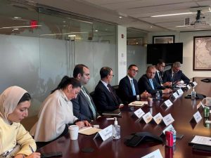 وزير الاستثمار يعقد مائدة مستديرة مع شركة الاستشارات الدولية McLarty Associates